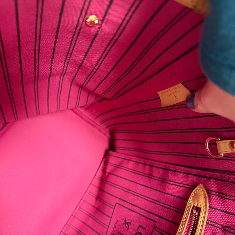 Louis Vuitton Neverfull MM Raspberry - Picture 7 of 15